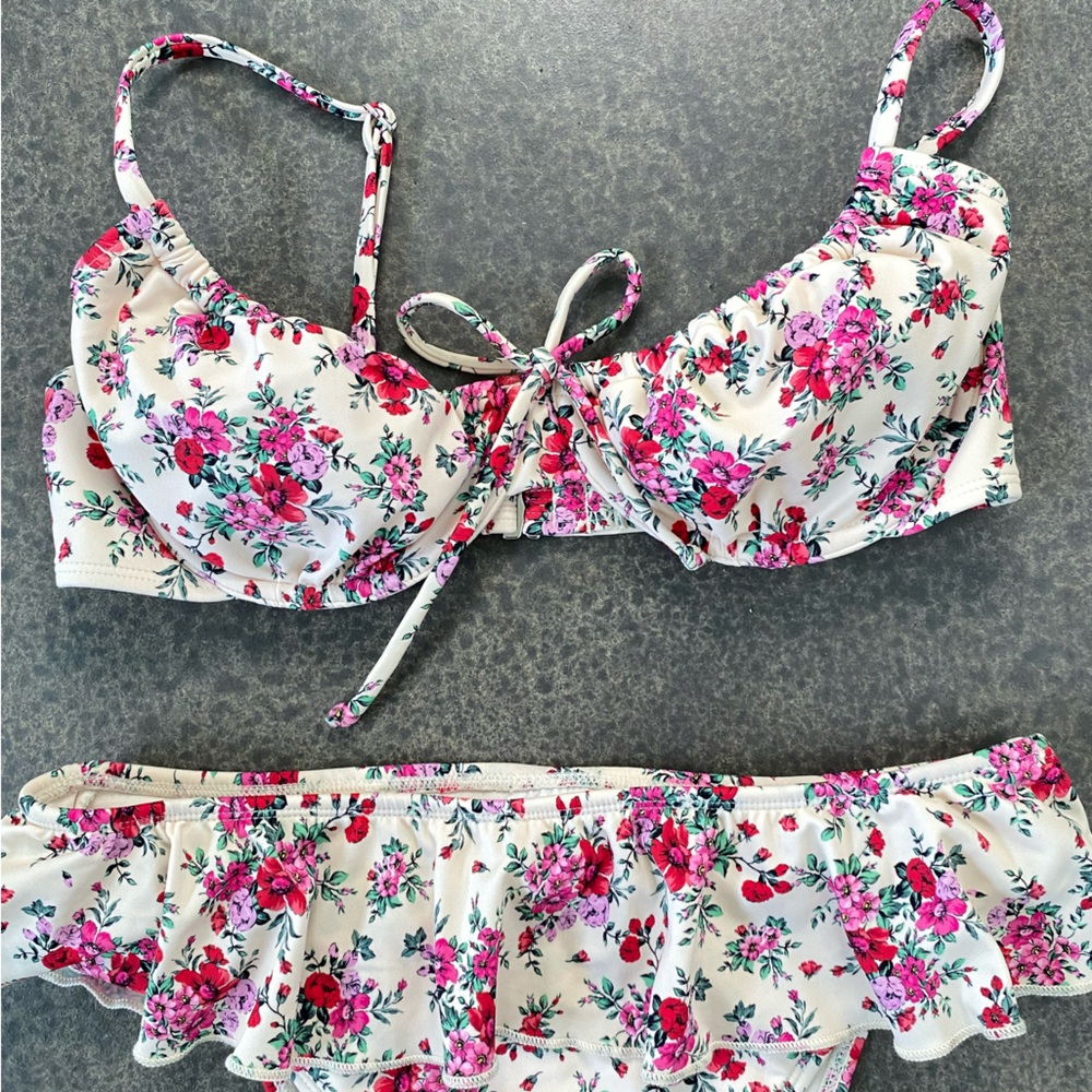 Target Floral Ruffle Bikini Set - Picture 3 of 6